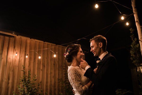 Zdjęcie Pary Młodej podczas wesela w stodole zwanej Chata za Wsią w Nowym Skaszewie