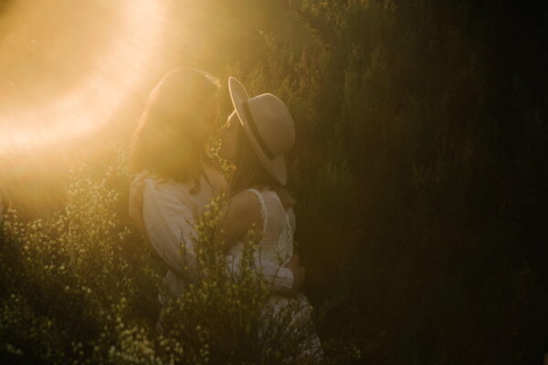 zdjęcie z sesji plenerowej. Obraz wyróżniający do wpisu jak przygotować się do sesji plenerowej